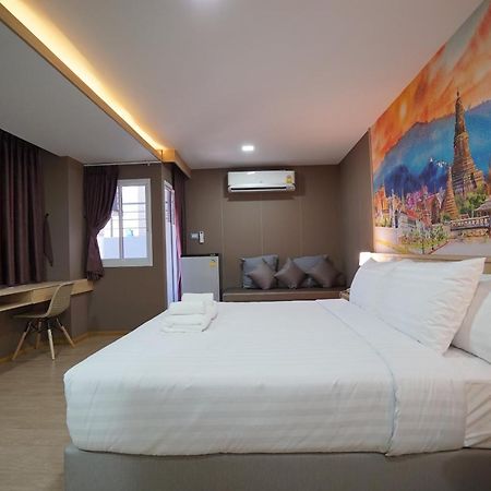 The Qube Fifty Hotel Bangkok Exterior foto