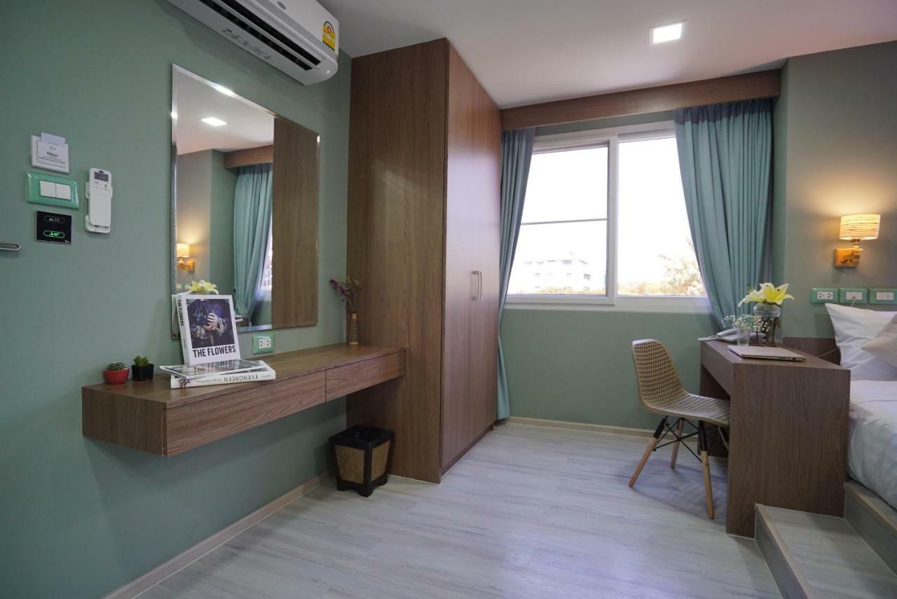 The Qube Fifty Hotel Bangkok Exterior foto
