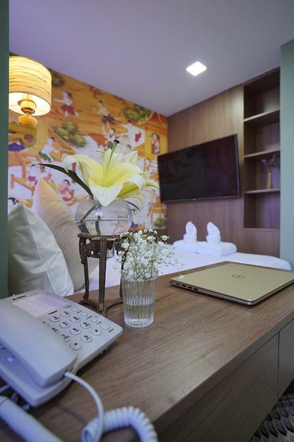 The Qube Fifty Hotel Bangkok Exterior foto