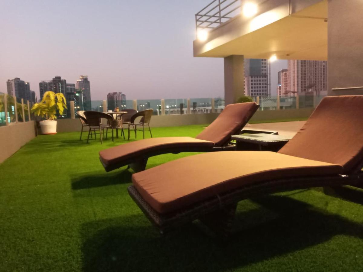 The Qube Fifty Hotel Bangkok Exterior foto