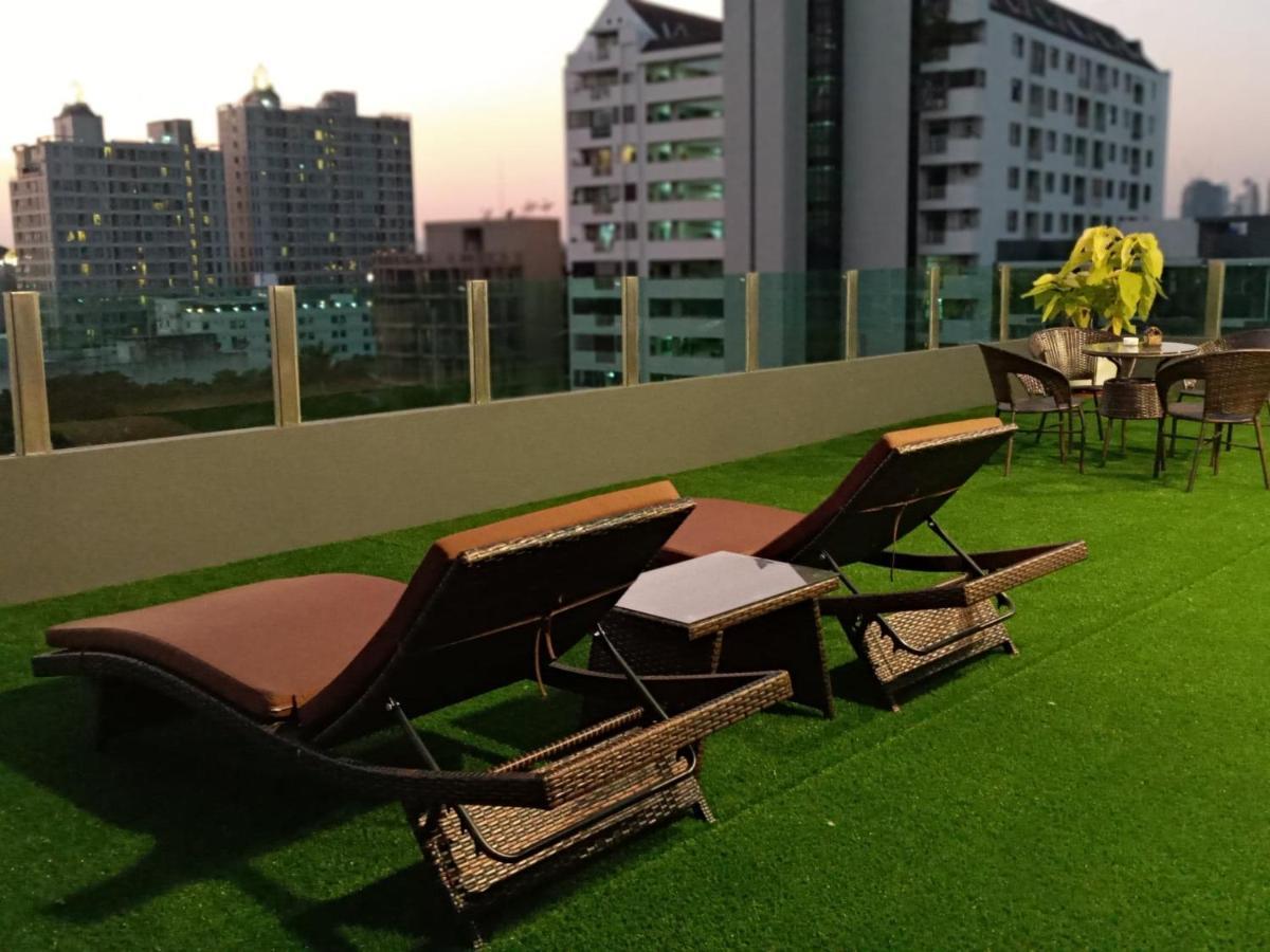 The Qube Fifty Hotel Bangkok Exterior foto